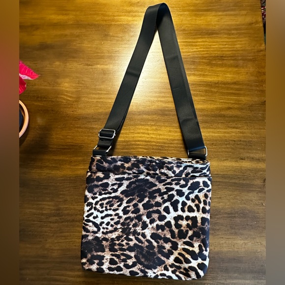 Fila Cheetah Print Crossbody Bag NWOT - Picture 7 of 9